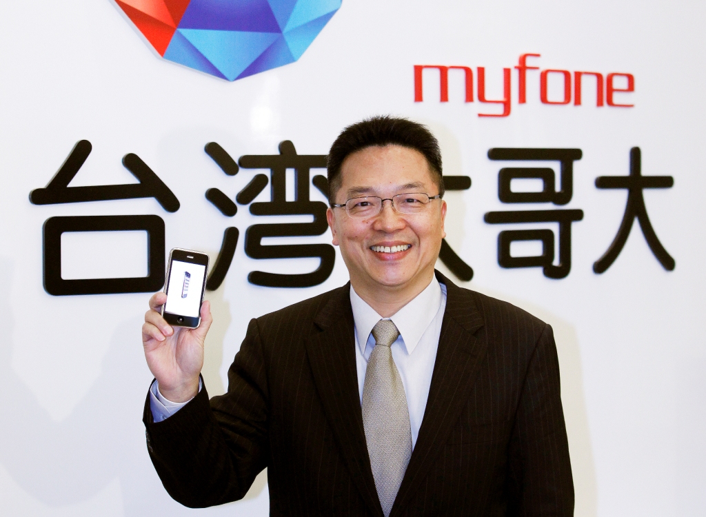 台灣大哥大個人用戶事業群賴弦五營運長表示，台灣大哥大引進iPhone之後，是國內唯一完整提供智慧型手機平台產品的電信業者。